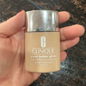 Clinique Even Better Glow Foundation in CN 10